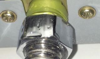 热水器进冷水的那个管子漏水 热水器水管漏水